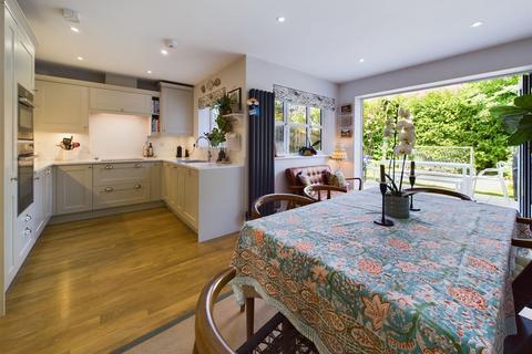 4 bedroom semi-detached house for sale, Kings Gardens, Walton-On-Thames
