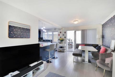 97 Ifield Way, Gravesend, DA12 5TX