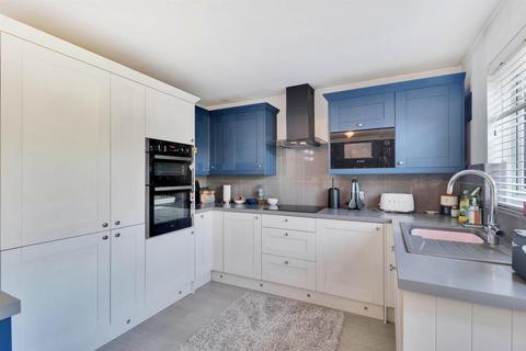 97 Ifield Way, Gravesend, DA12 5TX