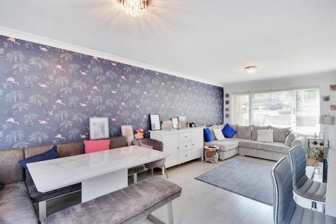 97 Ifield Way, Gravesend, DA12 5TX