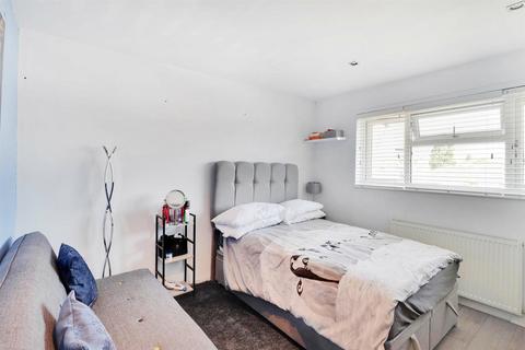 97 Ifield Way, Gravesend, DA12 5TX