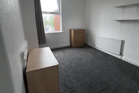 3 bedroom end of terrace house to rent, Ash Road, Headingley, Leeds