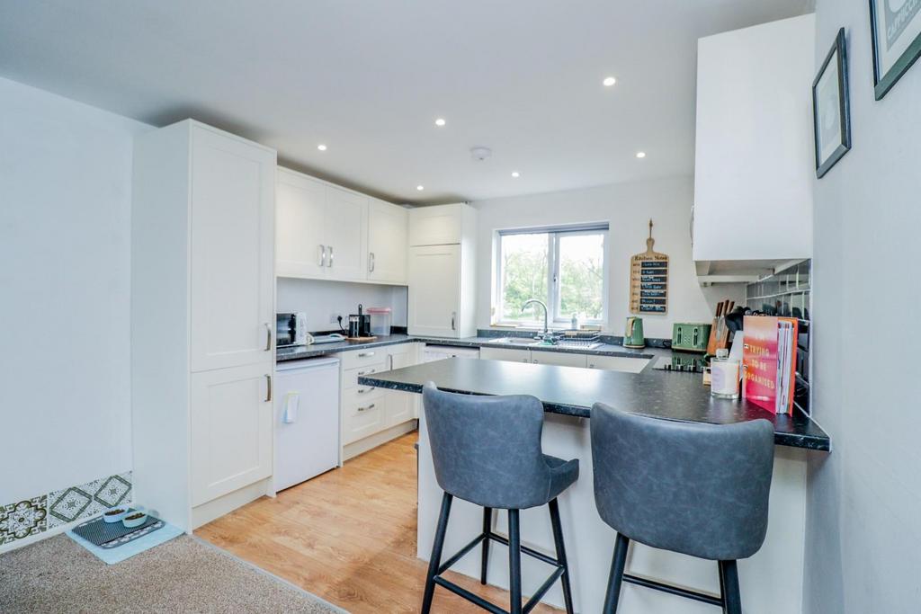 Kitchen/Breakfast Area