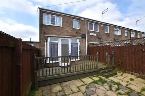 3 bedroom end of terrace house to rent, Axminster Close, Bransholme, Hull