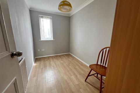 2 bedroom flat for sale, Express Drive, Goodmayes