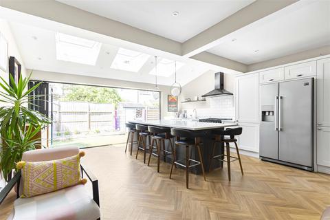4 The Close, Richmond, TW9 4QW