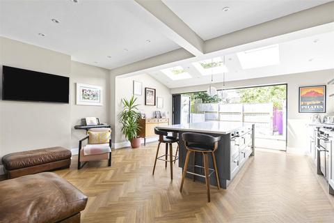 4 The Close, Richmond, TW9 4QW