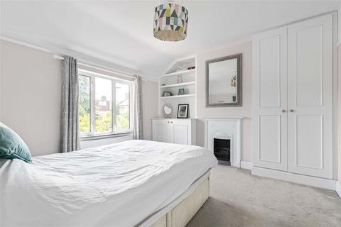 4 The Close, Richmond, TW9 4QW