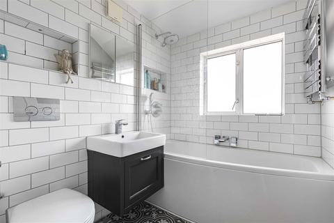 4 The Close, Richmond, TW9 4QW