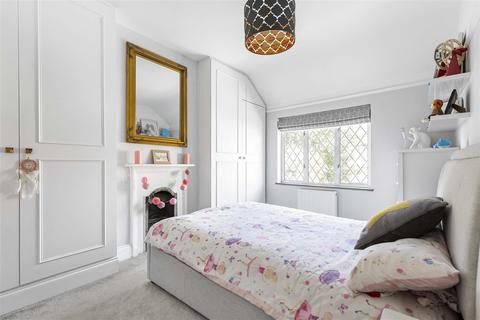 4 The Close, Richmond, TW9 4QW