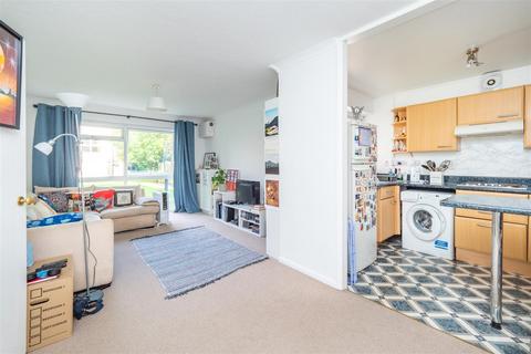 1 bedroom flat for sale, Chanctonbury Gardens, Sutton
