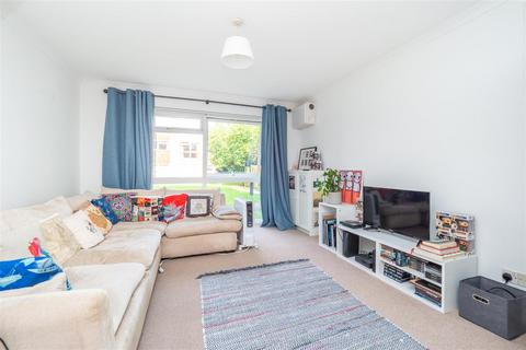 1 bedroom flat for sale, Chanctonbury Gardens, Sutton