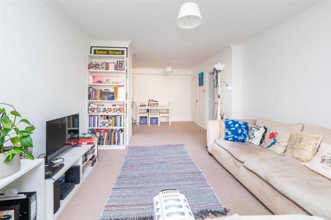 3 Chanctonbury Gardens, Sutton, SM2 6RG