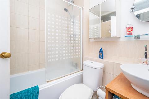 3 Chanctonbury Gardens, Sutton, SM2 6RG