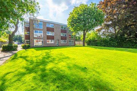 1 bedroom flat for sale, Chanctonbury Gardens, Sutton