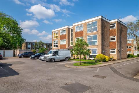 1 bedroom flat for sale, Chanctonbury Gardens, Sutton