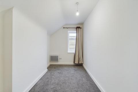 4 bedroom maisonette to rent, Seven Sisters Road, London N15