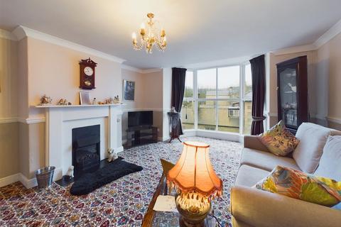 2 bedroom flat for sale, Broad Walk, Buxton