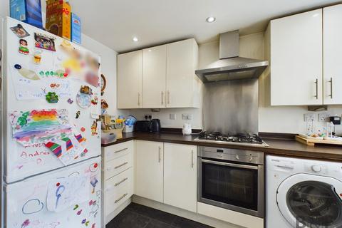 3 bedroom end of terrace house to rent, Morley Place, Bristol BS16