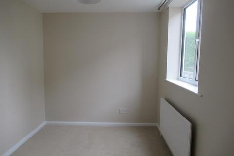 2 bedroom flat to rent, Sandiford Terrace, Leeds LS15