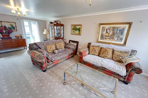 4 Llys Y Dderwen, New Quay, SA45 9SY
