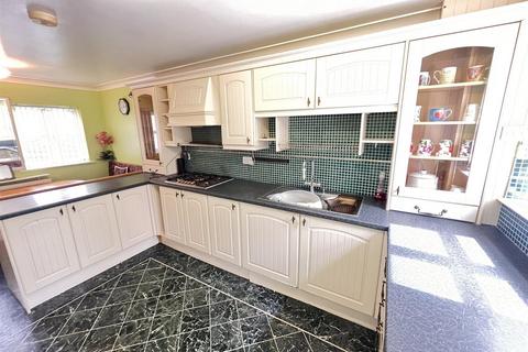 4 Llys Y Dderwen, New Quay, SA45 9SY