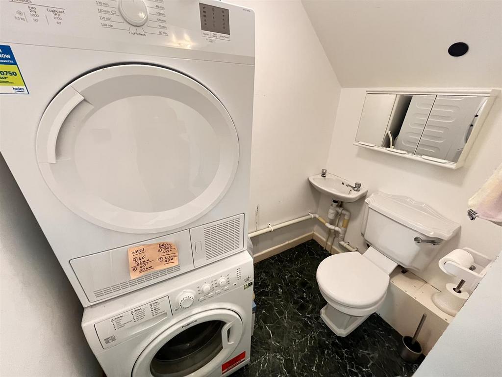 Cloakroom/utility room