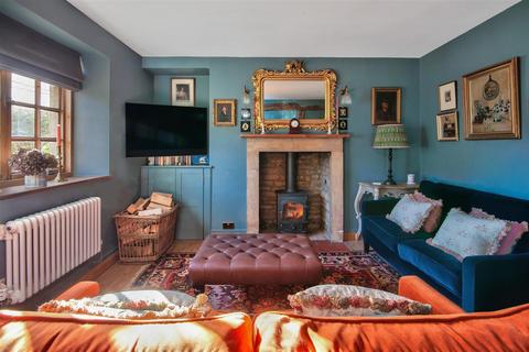 3 bedroom cottage for sale, High Street, Lyneham