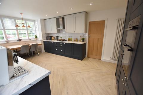6 Birkdale, Waltham, Grimsby, DN37 0EL