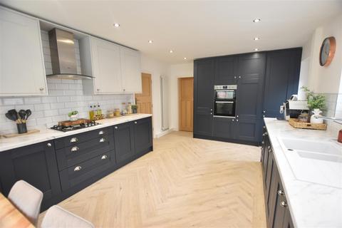 6 Birkdale, Waltham, Grimsby, DN37 0EL