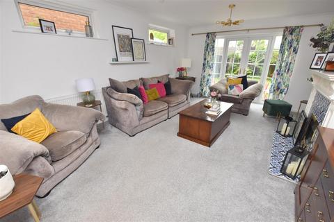 6 Birkdale, Waltham, Grimsby, DN37 0EL