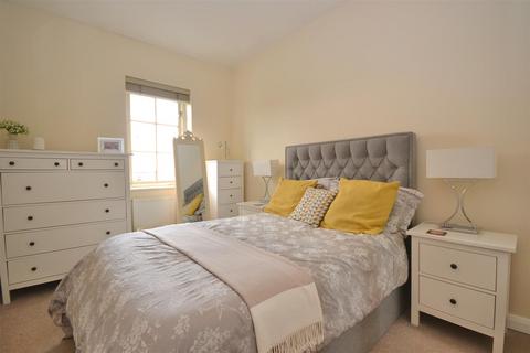 1 bedroom flat for sale, Bridport Road, Dorchester