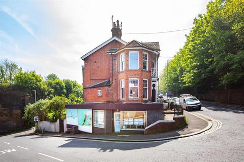 Retail property (high street) to rent, South Road, Brighton