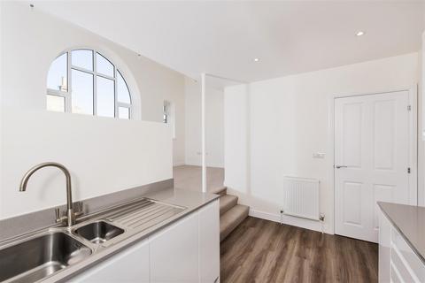2 bedroom flat to rent, The Spire, 86 Coronation Avenue, Bath BA2