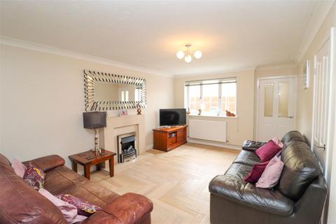 3 bedroom house for sale, Barn Meadow Close, Fleet GU52