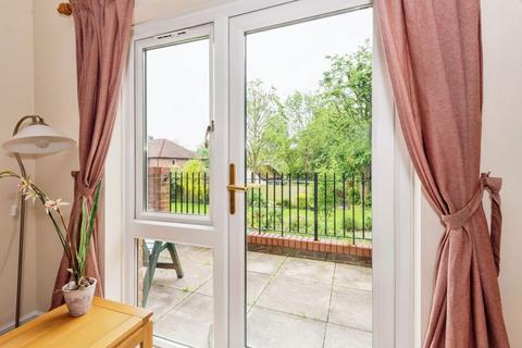 1 bedroom flat for sale, Belmont Road, Leatherhead KT22