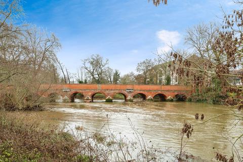 1 bedroom apartment for sale, Holly Court, Leatherhead KT22