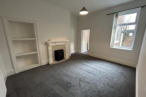 2 bedroom ground floor flat to rent, Grey Street, North Shields