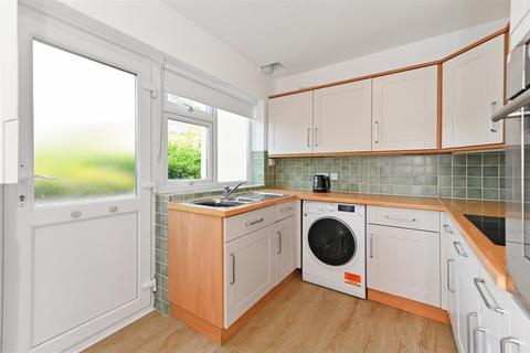 2 bedroom apartment to rent, Harefield Gardens, Middleton on Sea