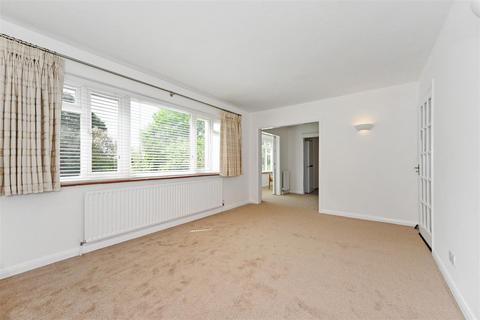 2 bedroom apartment to rent, Harefield Gardens, Middleton on Sea