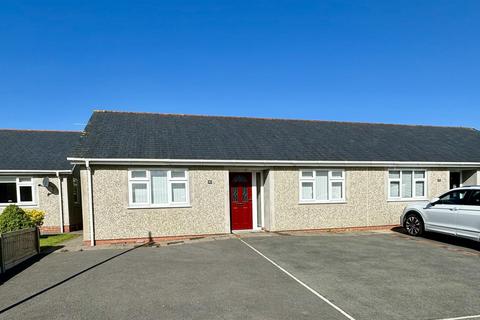 2 bedroom semi-detached bungalow to rent, Bro Gwystl, Y Ffor, Pwllheli