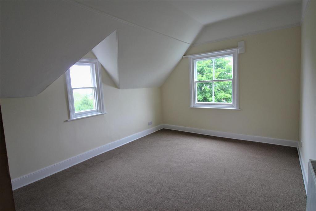 Master bedroom - 8 Wellington House.JPG