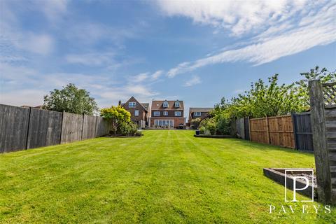 5 bedroom detached house for sale, Kirby Road, Walton On The Naze