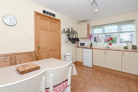 3 bedroom detached house for sale, Meadow End, Wirksworth DE4