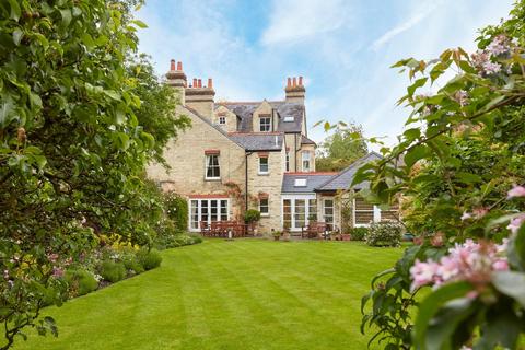 230 Hills Road, Cambridge, CB2 8QE