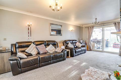 4 bedroom terraced house for sale, Turpins, Basildon SS14