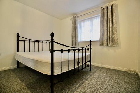 2 bedroom flat to rent, Colham Road, Uxbridge