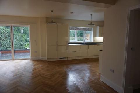 4 bedroom semi-detached house to rent, Sandhills Road, Barnt Green