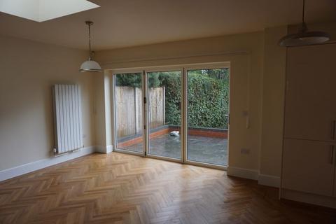 4 bedroom semi-detached house to rent, Sandhills Road, Barnt Green