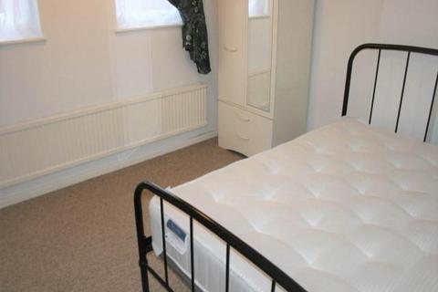 2 bedroom terraced house to rent, Welland Road, Aylesbury HP21